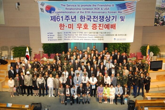 새에덴교회 참전용사.jpg
