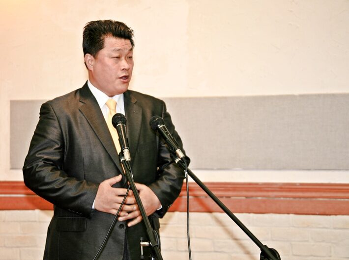 특송하는 박준민 장로.jpg