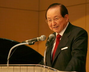설교하는 김장환 목사.jpg