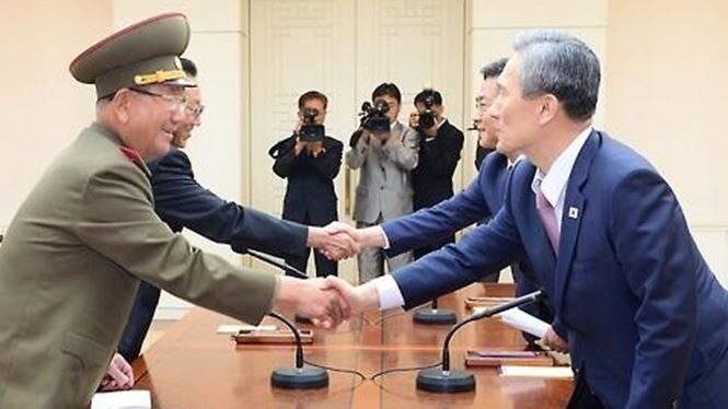 양측 합의 악수.JPG