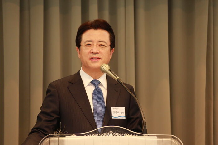 오정현 목사.jpg