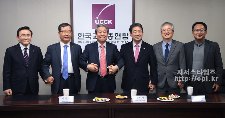 한교총보도자료(문체부장관방문) (11).jpg