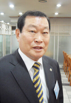 김의웅 목사.jpg