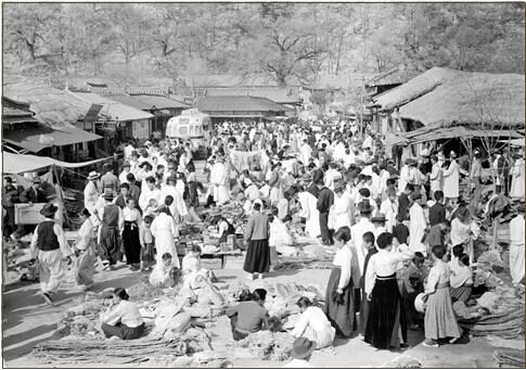 5. 농촌 장날 풍경(1960년 사진).jpg