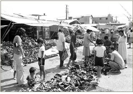9. 추석전 대구칠성시장(1975년 사진).jpg