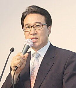 대표회장 김영남 목사.jpg