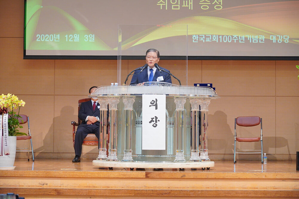 한교총 대표회장 취임식의 필자1.jpg