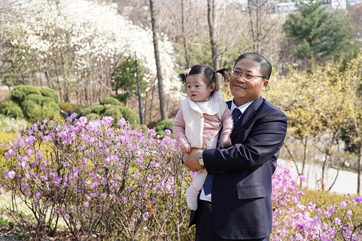 소강석 목사 손녀와 함께1-1.jpg