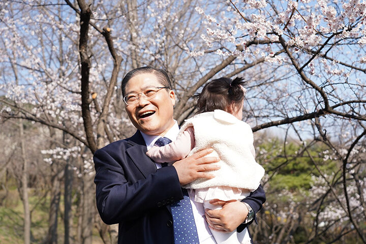 소강석 목사 손녀와 함께2-2.jpg
