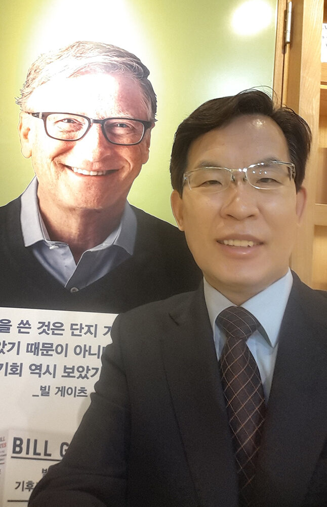 '기후재앙'의저자 빌게이츠와 근대문화진흥원 이효상 원장001.jpg