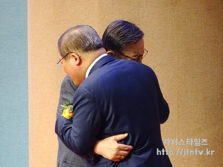 소강석 목사 칼럼 12월 둘째주-01.jpg