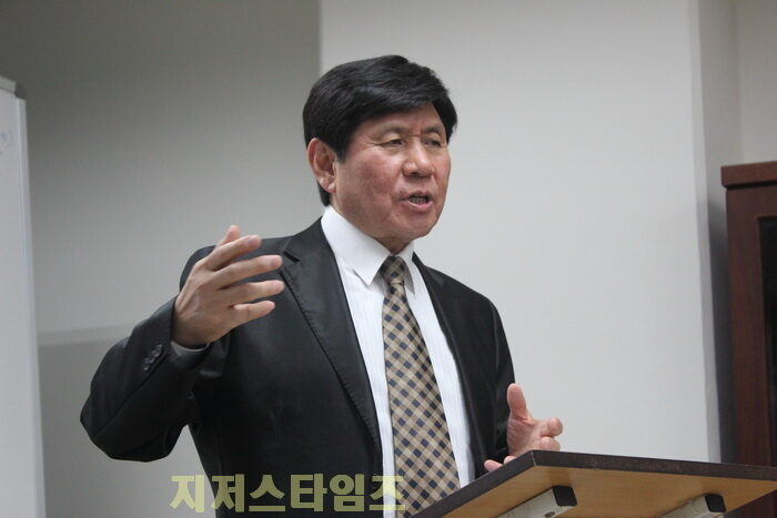 학장 홍항표 목사1.jpg