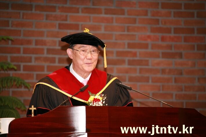 취임 총장 노왈수 박사 복사.jpg