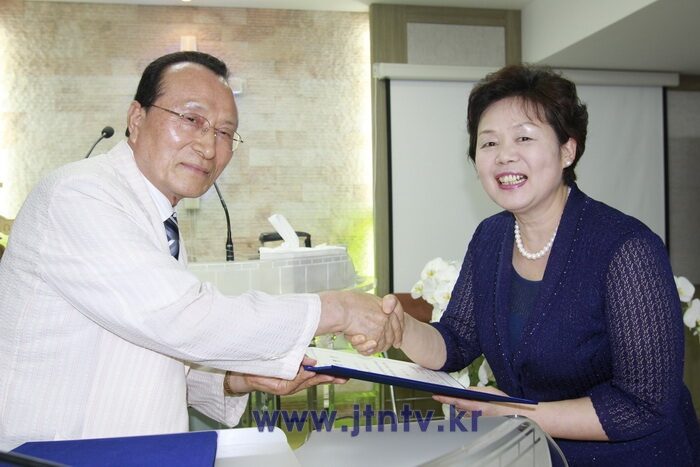 부학장 유근숙 목사 임명01-002.jpg