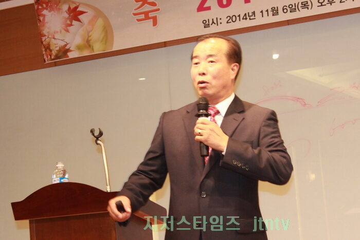 특강에 나선 손덕식 목사 목회자와 건강.jpg