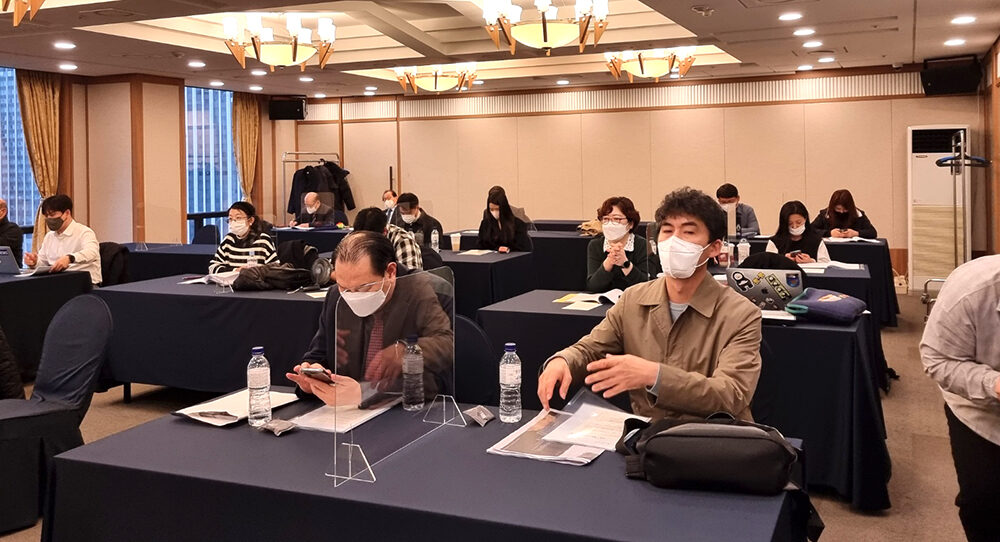 8. 포럼 참석자들.jpg