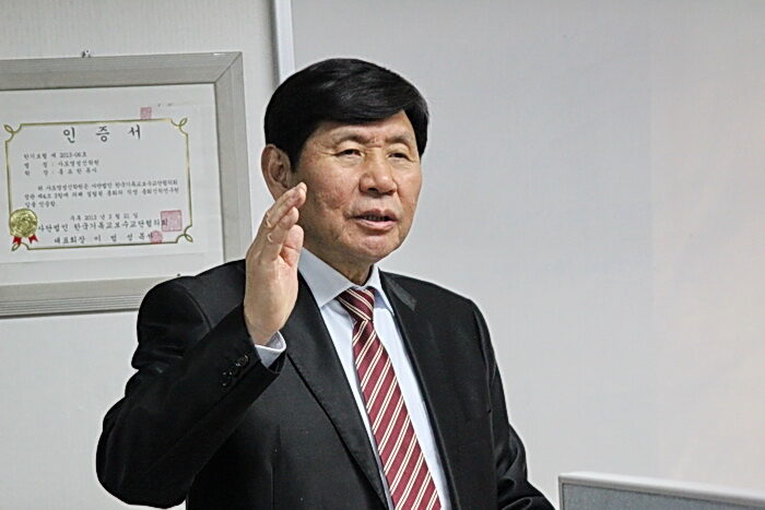 사도영성개강 홍항표 목사.jpg