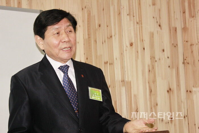 학장 홍항표 목사.jpg
