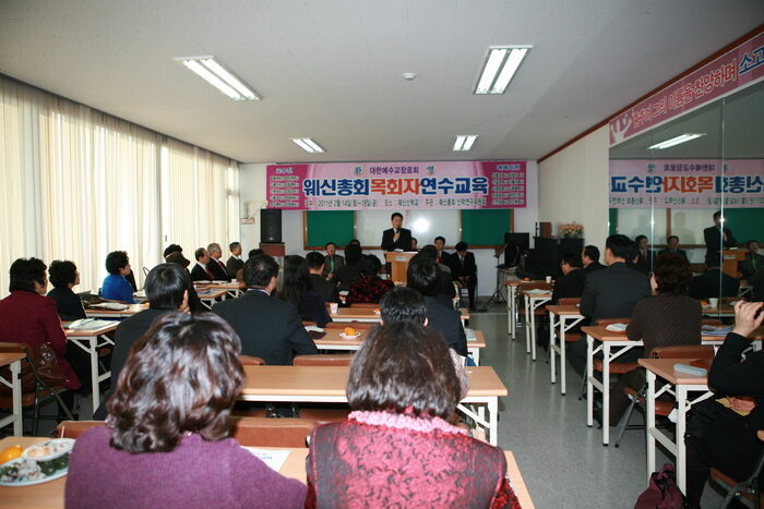 총무 신언창 목사.jpg