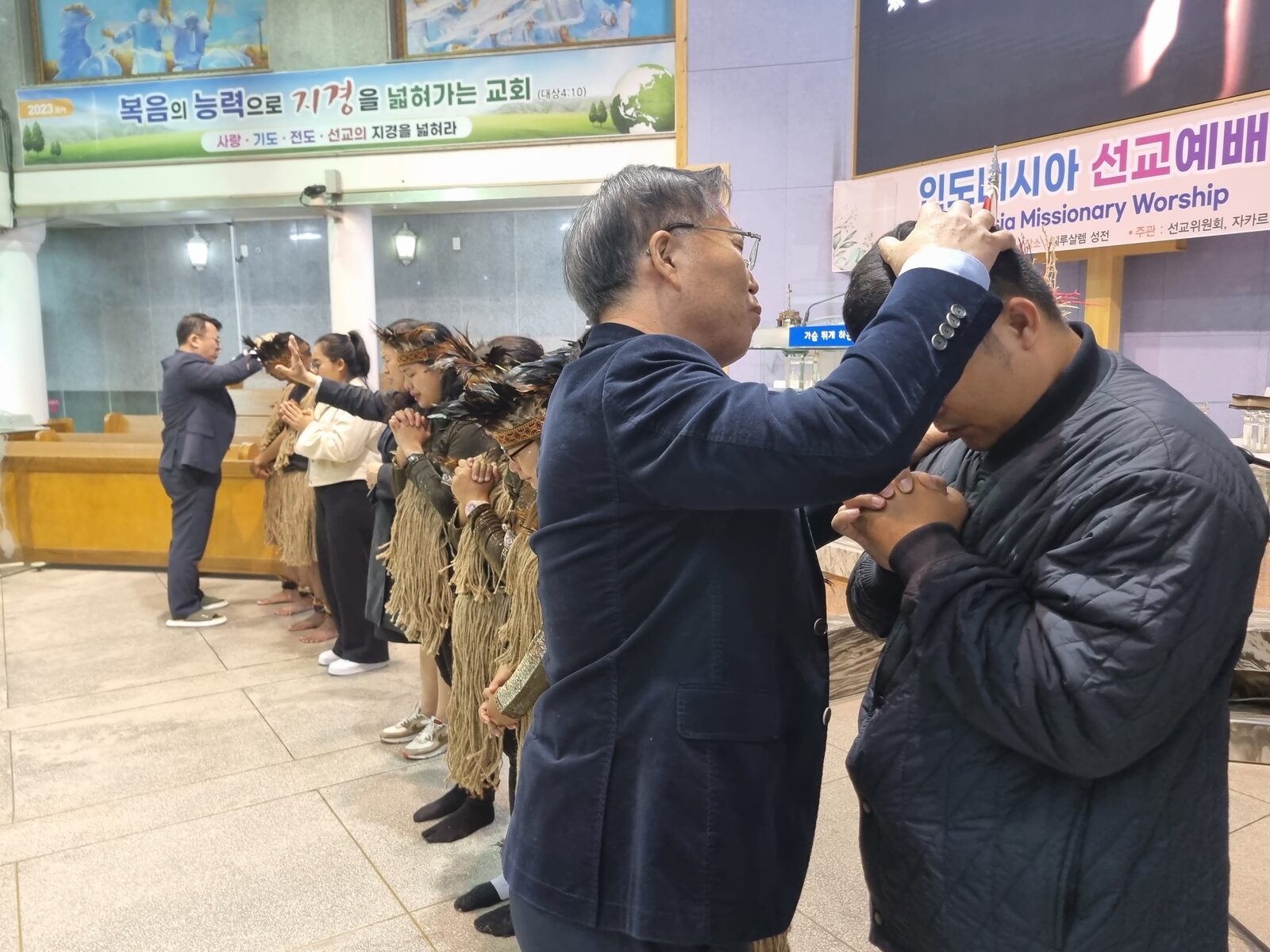 22. 안수기도.jpg