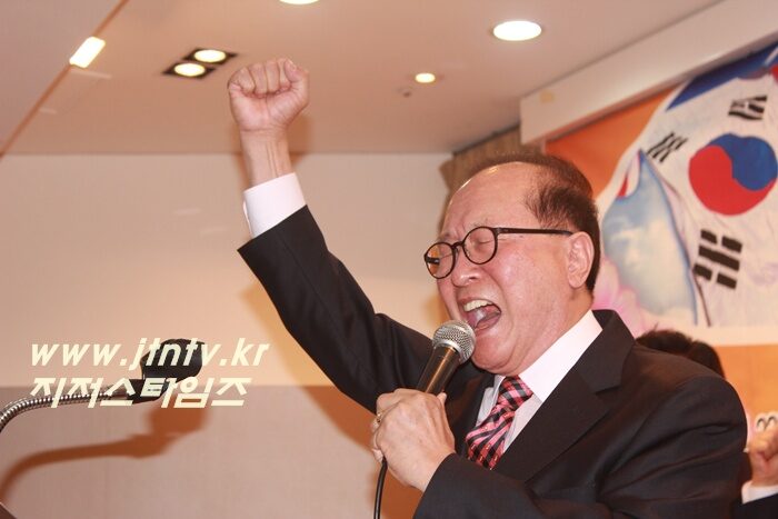 신소걸 목사.jpg