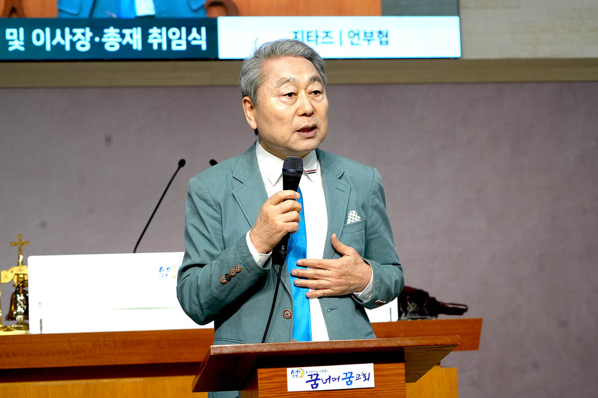 이사장 김헌수 목사2.jpg