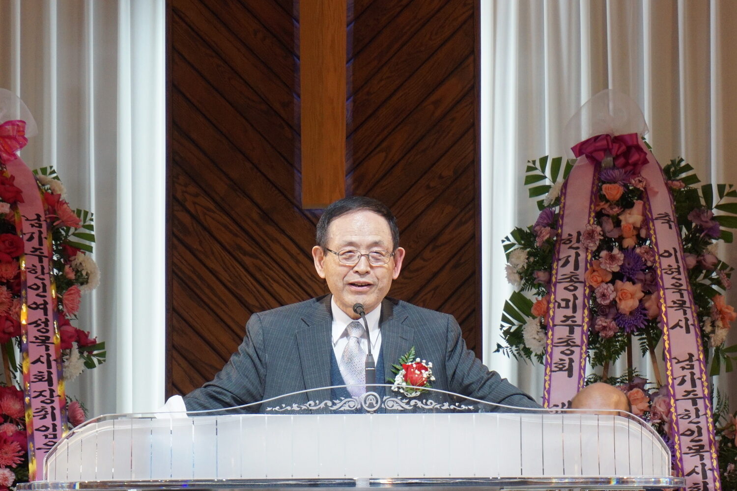 세계복음선교회 대표 이병희 목사가 말씀을 전하고 있다.  © 크리스천비전.jpg