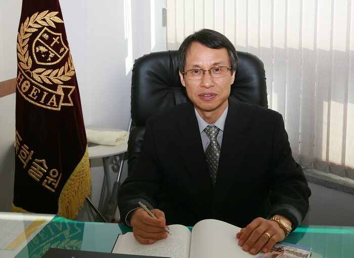 학장 정기환 목사03.jpg