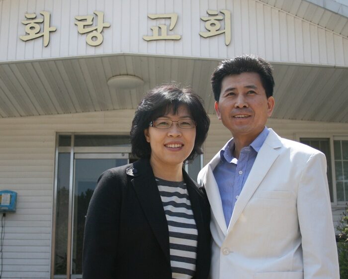 화랑군인교회 김용호 목사 부부.jpg