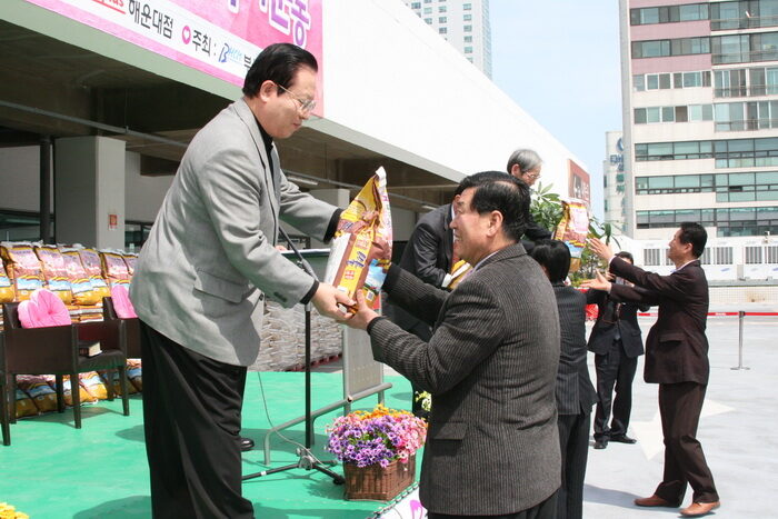 사랑의쌀나눔02.jpg