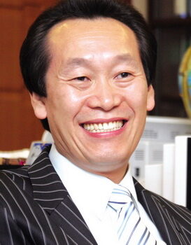 설동욱목사-성회용사진01.jpg