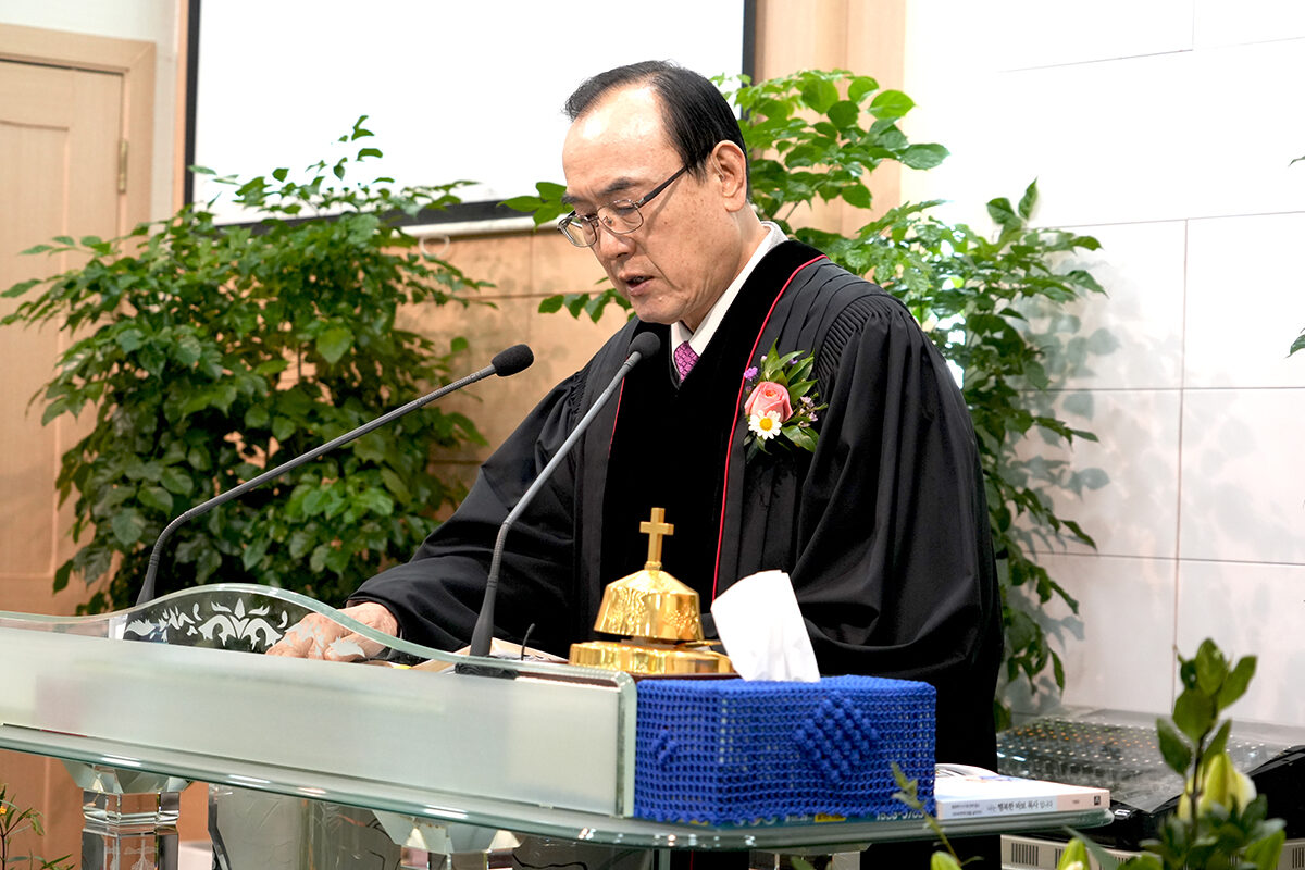 0예배인도 장승현 목사.JPG