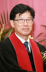 정일량 담임목사.jpg