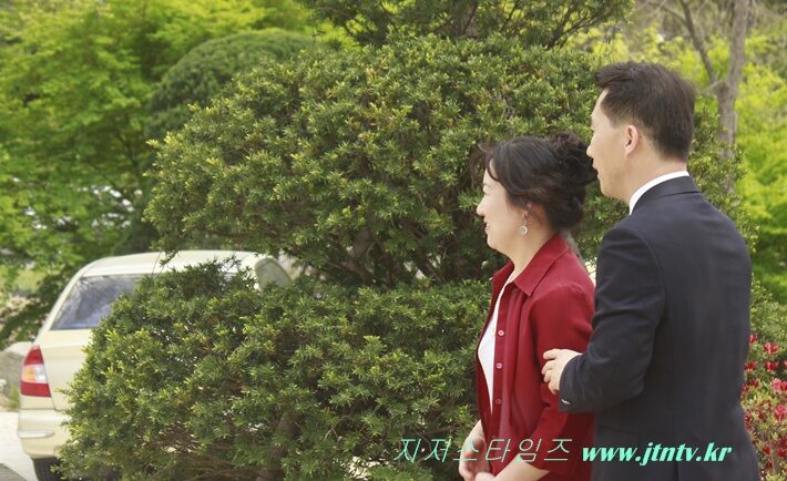 방석진 목사 부부.JPG