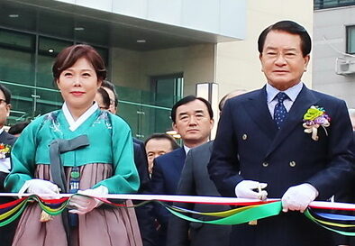2 정은주 목사 부부.JPG