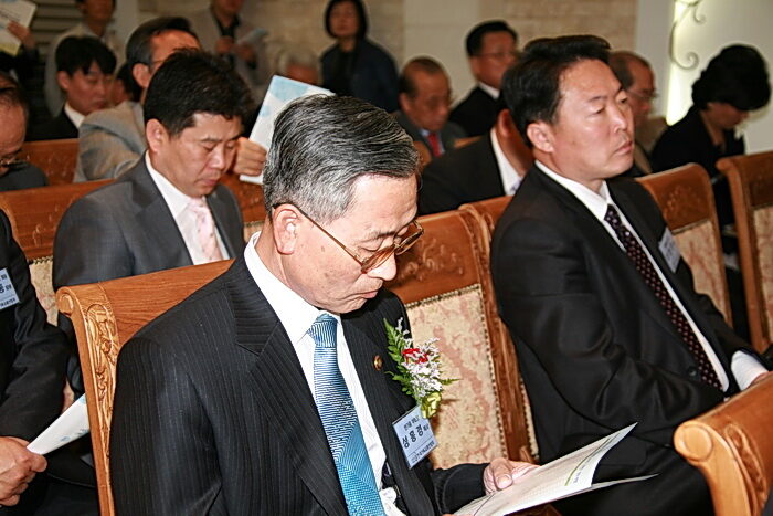 웨신총회 성흥경 총회장 신언창 총무.jpg