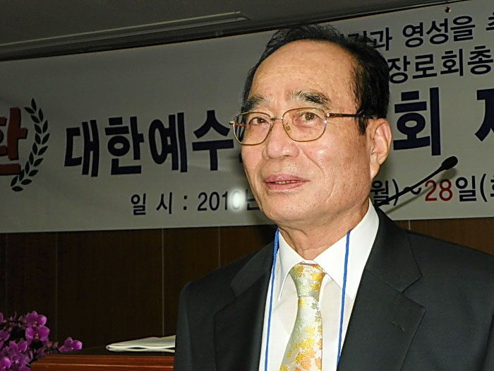 3-1총회장 김국경 목사.jpg