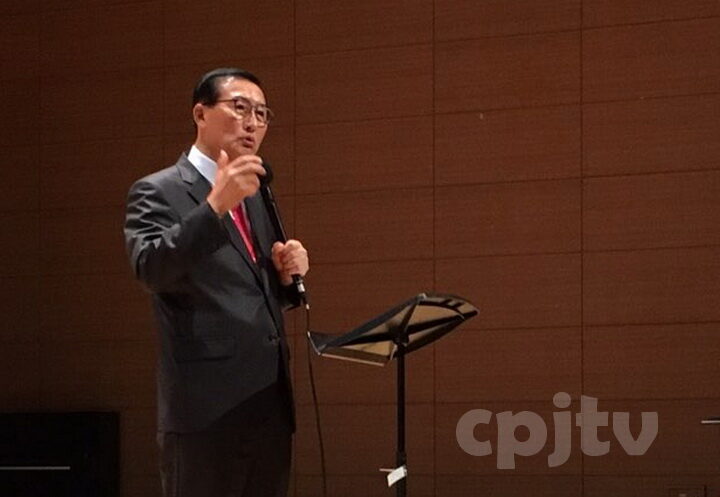 cpjtv2. 주강사인 광은교회 김한배 목사의 설교 모습.jpg