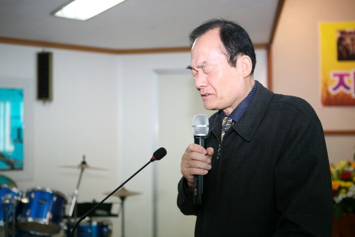 기도하는 상임이사 천현옥 목사.jpg