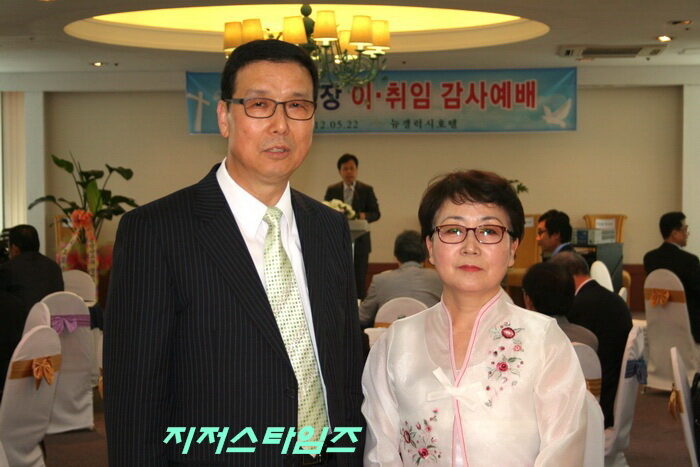 신임노회장 내외 0복사.jpg