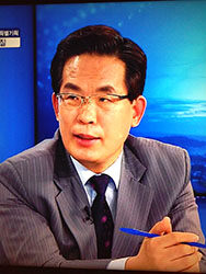 방송에서 발표하는 이효상원장01.jpg
