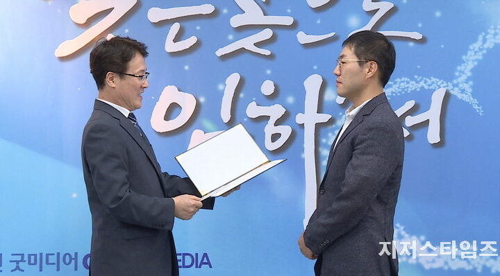 복음 전하는 참신한.jpg
