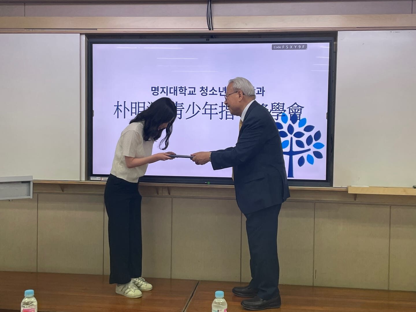 장학생 수여2.jpg