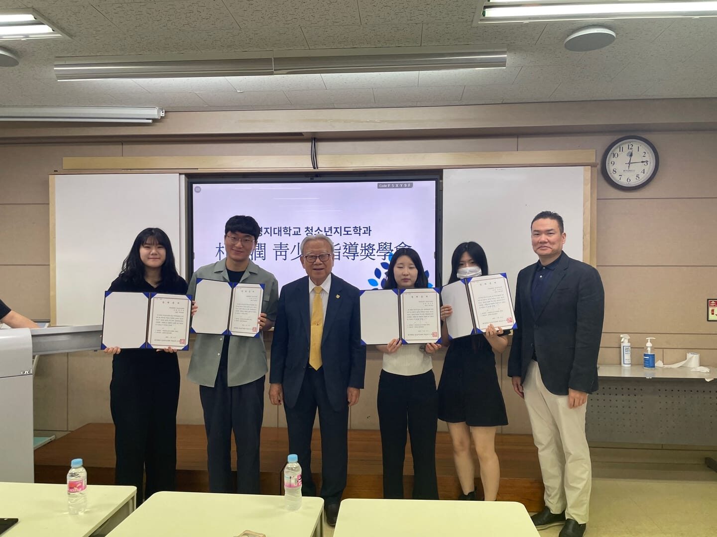 장학생 단체사진1.jpg