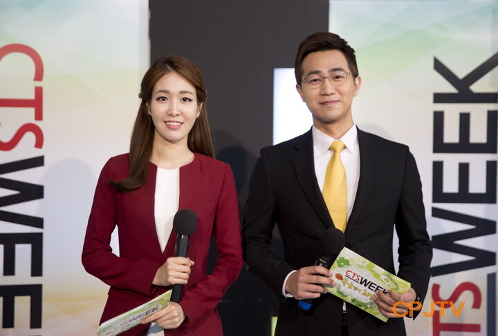 CTS WEEK 특별 무대 진행을 하고 있는 김인후 아나운서(좌), 서태왕 아나운서(우).jpg