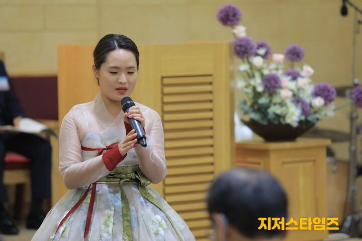 12. 축하의 시간-국악찬양사역자 정연빈-01.JPG