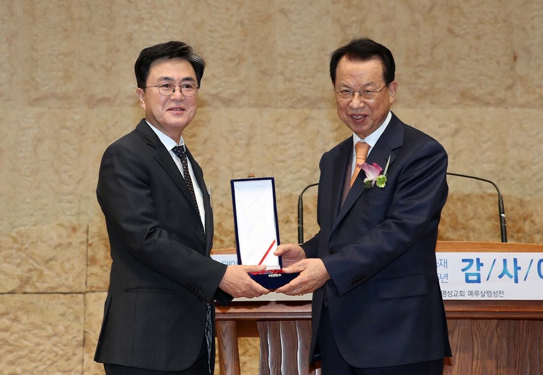한국교회봉사단에_유네스코_인증패_수여_(3).jpeg
