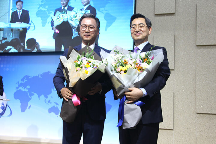 신임회장,전임회장-02.jpg