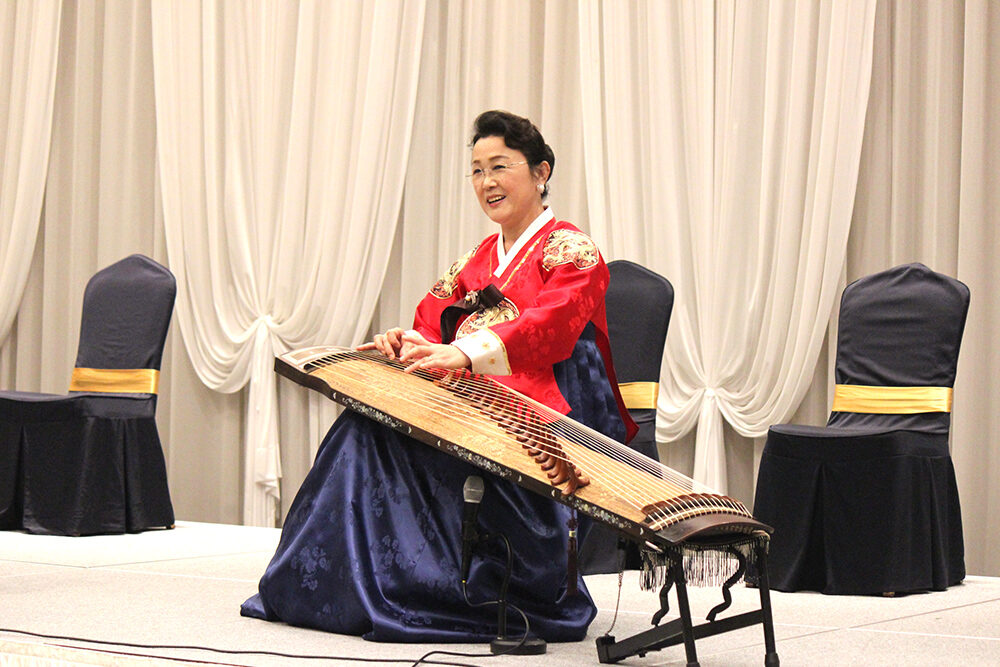 조-2. 가야금 연주(박하영 권사).JPG