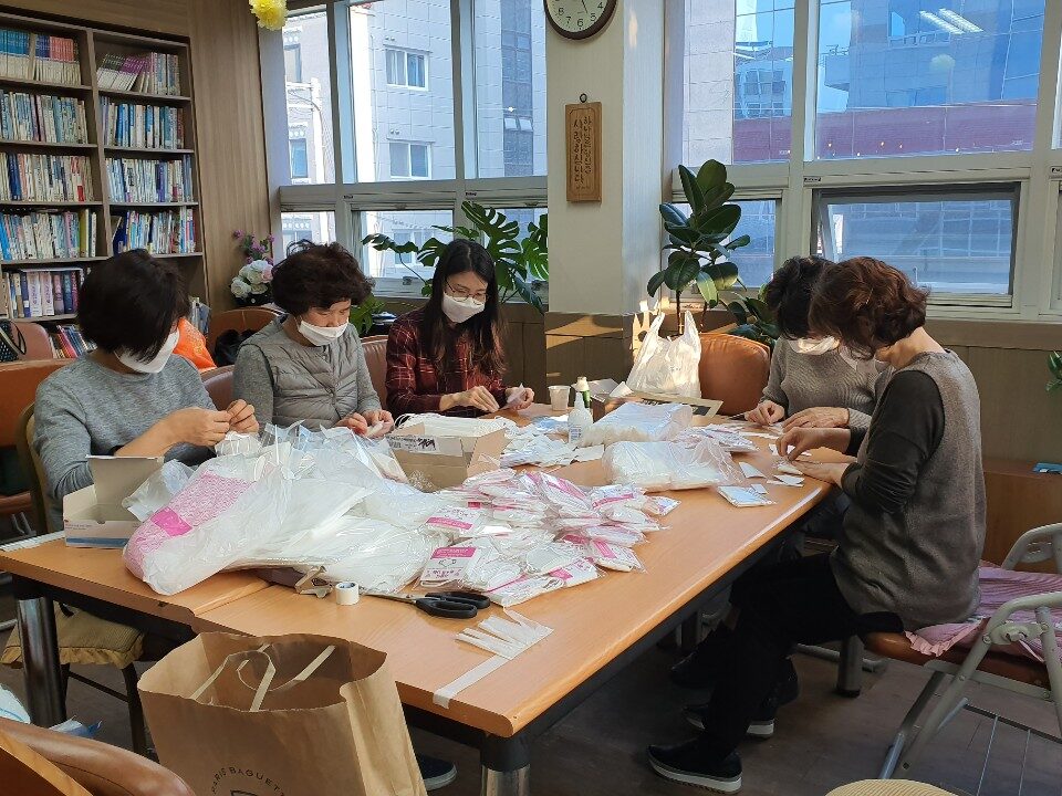 주은혜교회 마스크만들기1.jpg